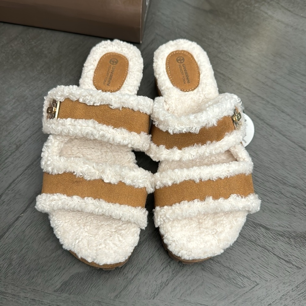 Giani Bernini Tameenna Lug Sole Furry Slippers - Picture 4 of 6